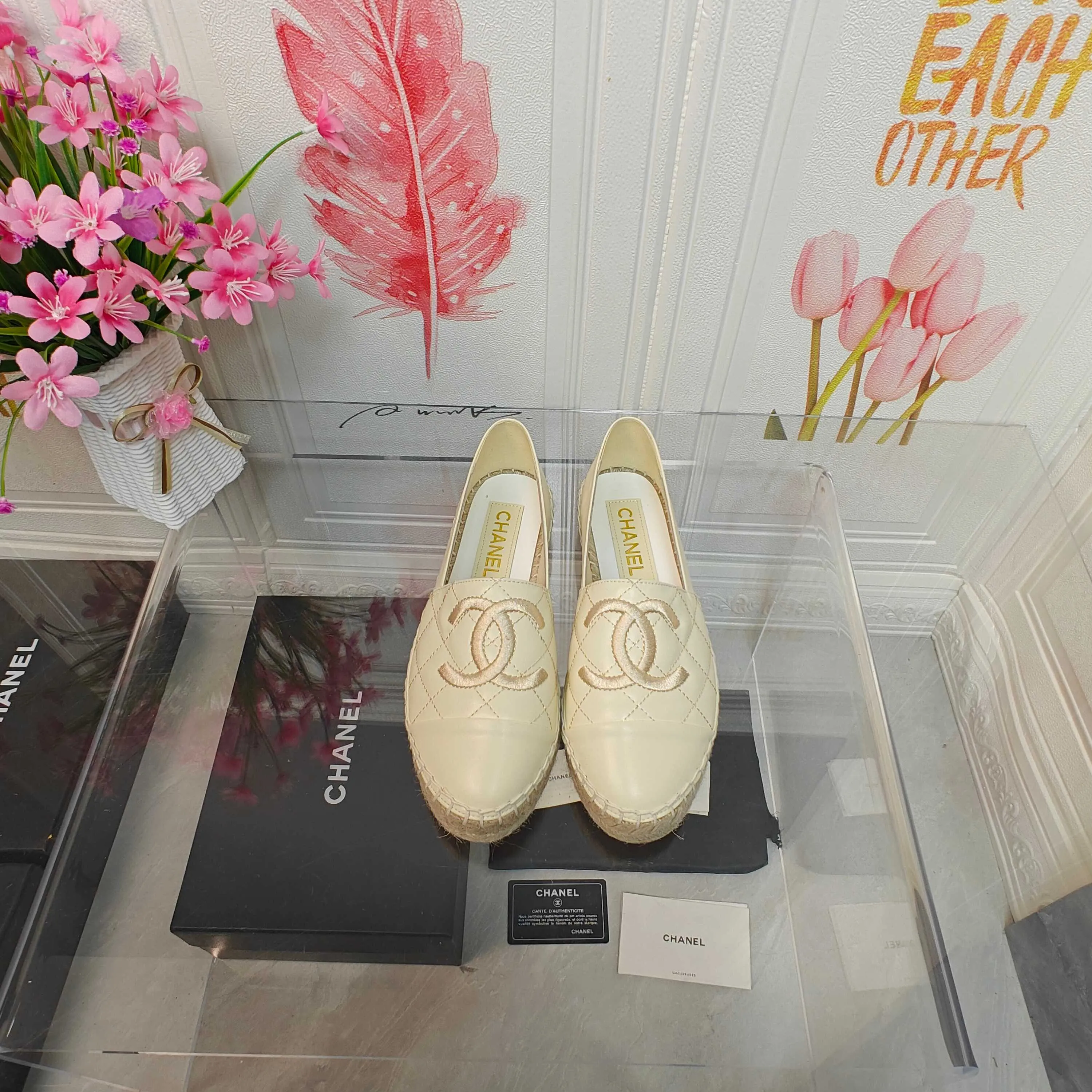 👟👟Ex-factory price 400👟👟 CHANEL 2025 early spring new fisherman shoes, top version 👏👏The inner pads are all made of original imported goatskin! Number of codes: 35 - 40 (codes 34, 41, and 42 can be customized without return or exchange) Standard codes come with a full set of packaging